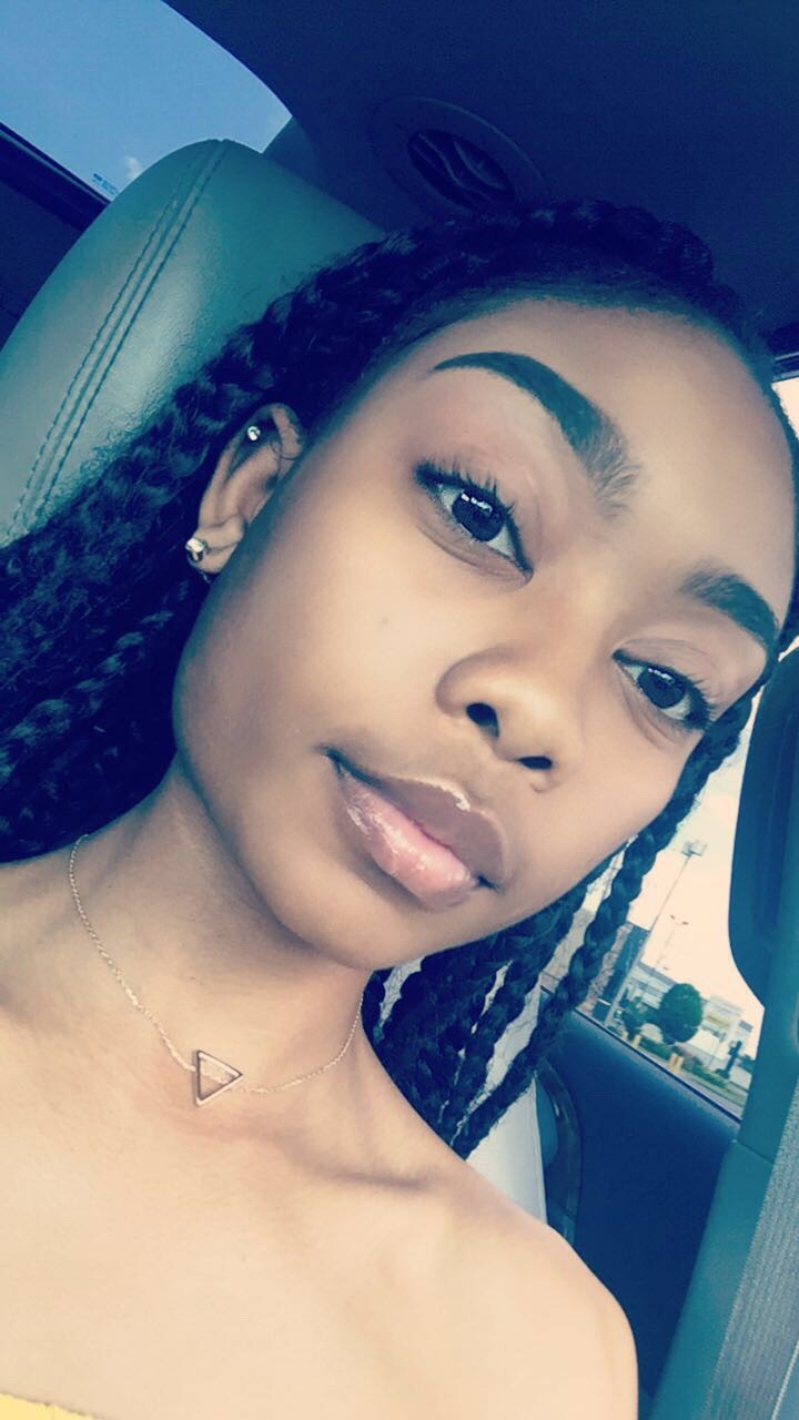 sailed-0ut:  sailed-0ut:  💛💛💛  I miss my braids 😩