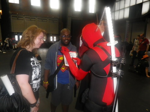 deerstalkingjawn: IT WAS JUST GAH!!!  Deadpool signed my friends comic and SUPERMOTHERFUCKINGWH