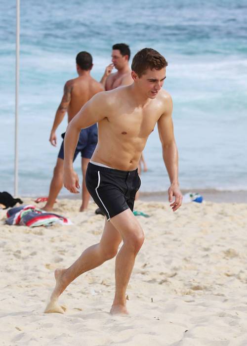 themalefoot:  Dave Franco 