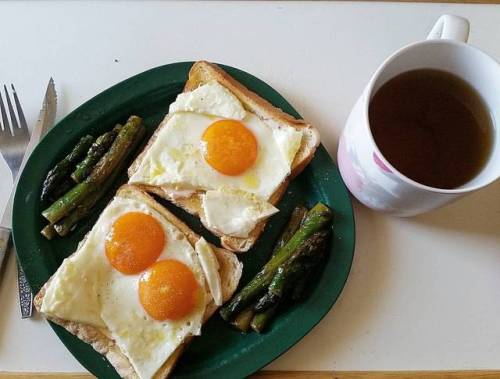 Since y'all love my food pics so much, I’m giving my skin another makeup break today.   #food #foodie #foodporn #foodieporn #foodgram #foodgasm #foodofinstagram #instafood #instafoodie #eggs #asparagus #coffee #eggporn #egglovers #healthydinner