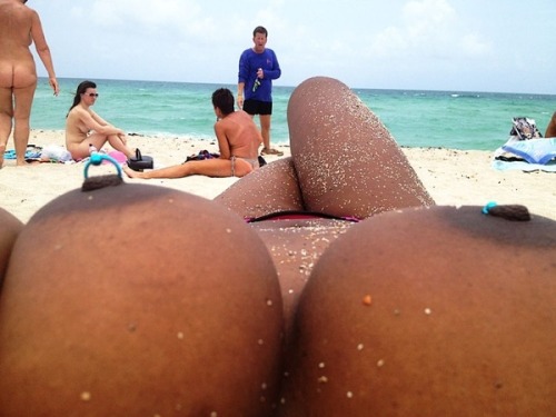 amsoserious:  Beach Titties