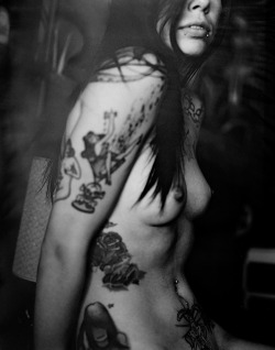 inkedgirls:  Krysta Kaos (by matt fry | www.frybros.com)