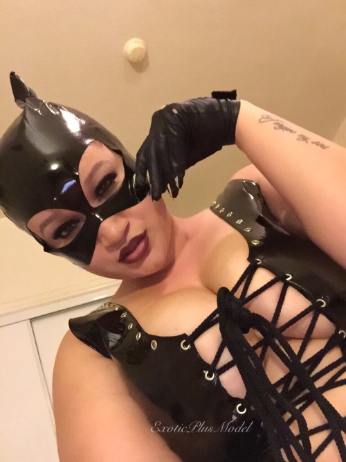 exoticplusmodel:  The BBW cat woman 😍😍😍🐱🎃 I know I’m late so enjoy hahaha Bookings: ExoticPlusBookings@gmail.com Visit my naughty site 👉🏼 www.iLoveExoticPlus.xxx