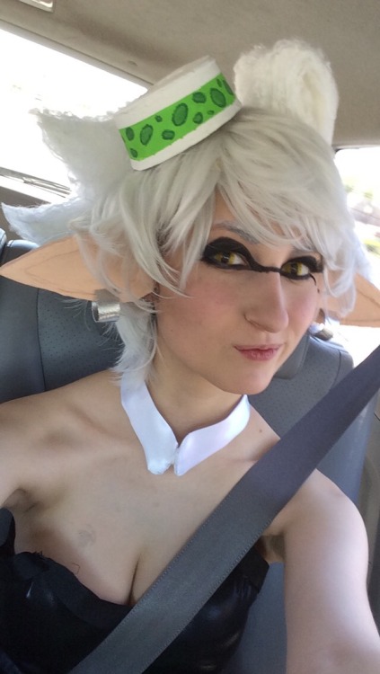atomictiki:  thundertstar:  I didnt finish my Marie cosplay but this works atm, went to comic con in Marie!~  also went with my girlfriend (whom cosplayed as sheik~)  Stay fresh!  real inklings! <3