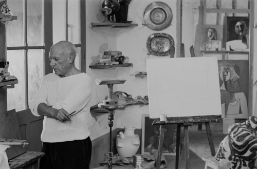 sashastergiou:   Picasso in his Le Fournas studio at Vallauris, 26 June 1953 (© Edward Quinn Archives)  