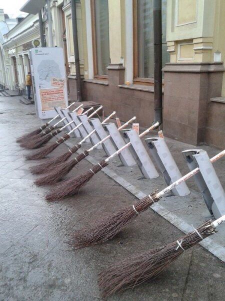 lolfactory:  Honey, look! Your mother and sisters are visiting.  tumblr pictures ☆ Facebook ☆ Twitter ☆ follow  [this funny picture via lolsnaps] 