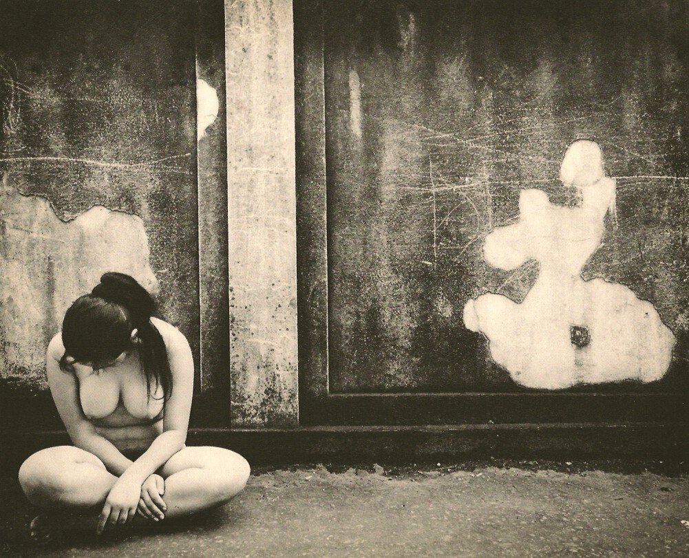 oldalbum:  Yasuhiro Ishimoto - Nude on Sidewalk, 1958