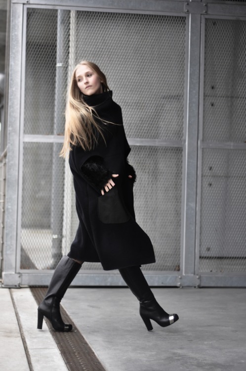 Fashion blogger Dominica Justyna from movesfashion in Simple CP bootsSource: movesfashion - B L A C 