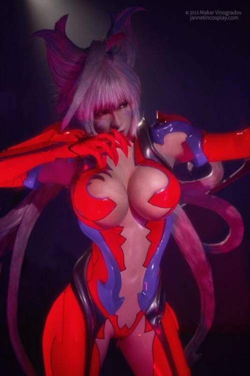 qualityhotcosplay:  cosplayandanimes:   Masane Amaha - Witchblade  source    Cosplayer: Jannet “Incosplay” Vinogradova  