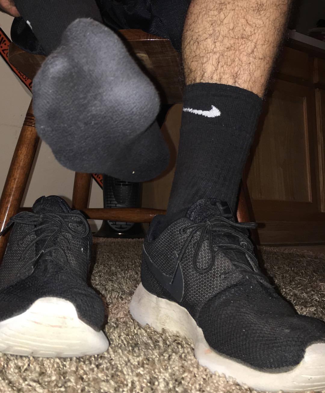 footmasterchris:  Crawl over here and smell it bitch, I know you’re craving it