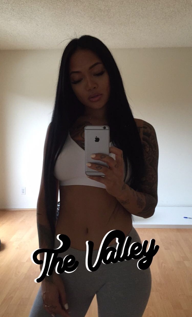 bombshellssonly:  @youneedmae