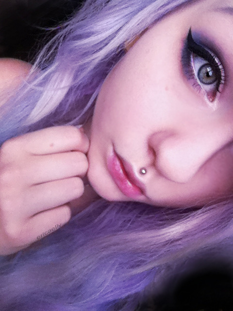 ericaelly:  I have a belly ache and I’m not sleepy but I really should sleep :( Come here with some fries and cheer me up 