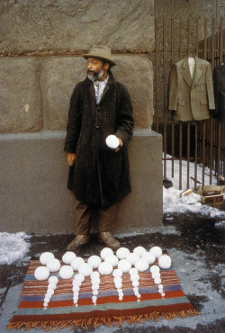 likeafieldmouse:  David Hammons - Bli-zaard Ball Sale (1983) &ldquo;The photos portraying Hammons with his neatly arranged rows of snowballs for sale are probably the most frequently reproduced images in the artist’s oeuvre. The piece has become iconic,