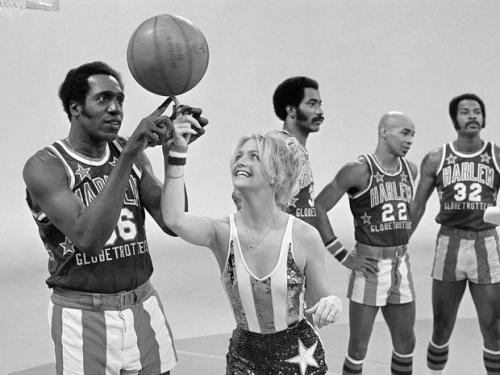 Goldie Hawn with the Harlem Globetrotters.