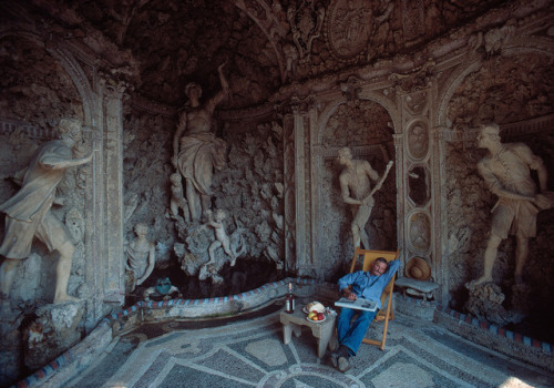 dolm: Italy. Tuscany. 1984. Castle of Montefugoni. Bruno Barbey.