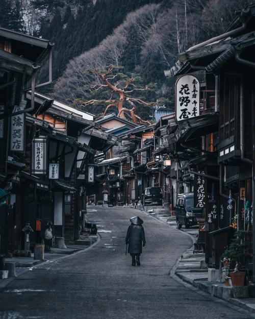 japanpix: In “Narai of a Thousand Houses”, the half-way point between Kyoto and Edo.