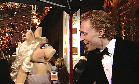 Classic Hiddles Moments: Tom Meets Miss Piggy (and naturally he charms the porcine diva)