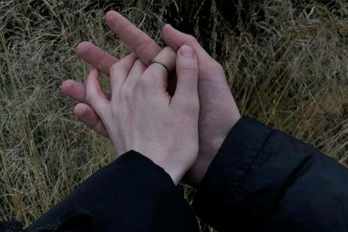 Hand Size - Daryl Dixon Imagine
