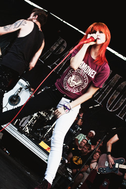 hayleywilliasm:  027/100 favourite hayley’s outfits 