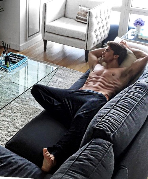 malecelebpits:Unknown Model