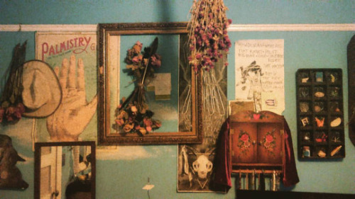 kierkegaardsfavoritesandwich:Wall of my bedroom. Roses from my parents, jewelry box, dry clover, sha