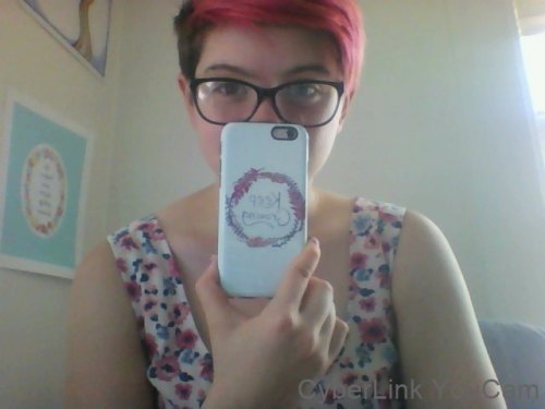 asitravelon: Matching w/my new @vcsilverman phone case!!!apologies for the shitty webcam quality. as