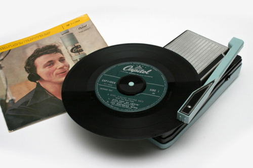 vinylespassion:  Italian Micro Record Player. 