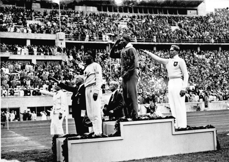 thisiseverydayracism:  todayinhistory:  August 3rd 1936: Jesse Owens wins 100 metre