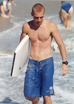 bradysruleagain:  Get out the boardies…and