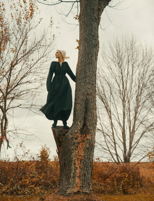 girlsingreenfields: Women In Trees: A Charming Genre, Rediscovered. Hirschy Hirschfelder photographe