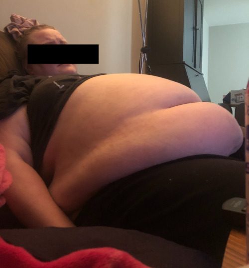 Porn Pics growingcutie:Still getting fatter.