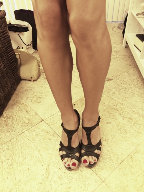 barbydoll4:  My sexy legs :) and having fun Friday afternoon.  Nothing more beautiful than these smooth legs and that perfect gorgeous cock