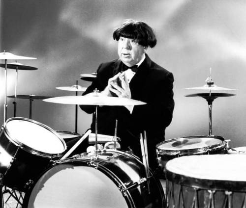 Alfred Hitchcock Imitando A Ringo Starr, 1964.