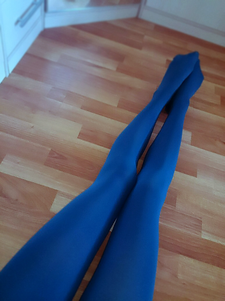 pur-purblr:  my pantyhose~