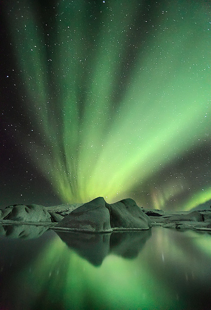 ethereo:  Glacier Aurora - Jökulsárlón by orvaratli 