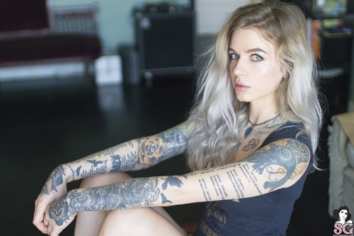 mydumpingspot-girls:  Vice Suicide