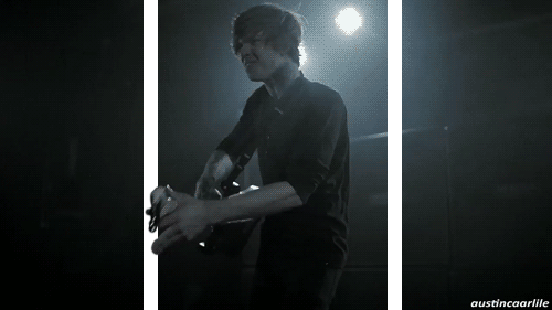 austincaarlile:  Alan Ashby doing his guitar thing 3D version. 