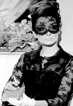 vintagegal:  Audrey Hepburn in How to Steal a Million (1966)