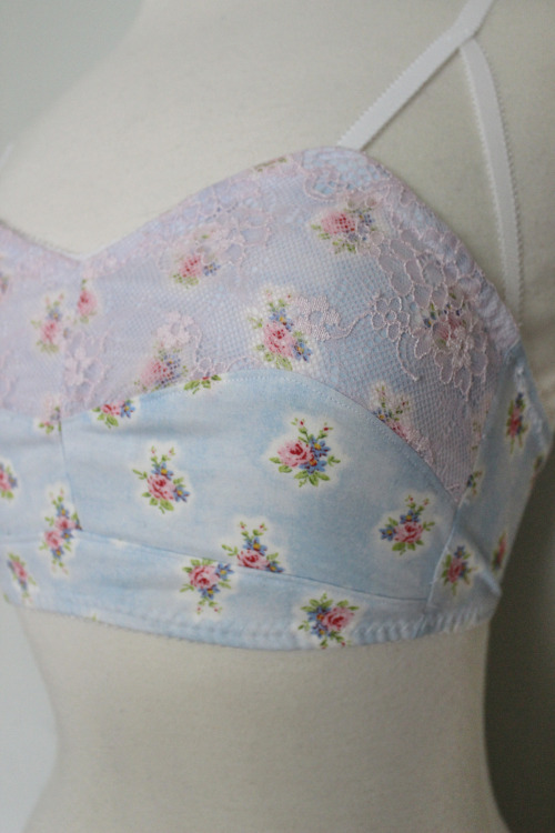 bettiefatal:  Floral and Lace Vintage 40s Style Bra