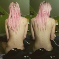 trashylittlefuck:  after morning sex ft. bedhead and back freckles