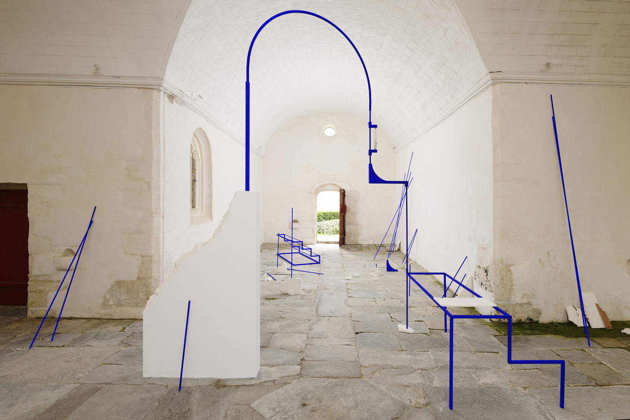 The adjustable ruins and the Twins,
Steel, paint, plaster, screws, wood, 2016 - 2020
Installation for l'ART DANS LES CHAPELLES
jul > sept 2020 - St Gérand, Chapelle St Drédeno, Fr
curator : Eric Suchère - Picture : Aurélien Mole