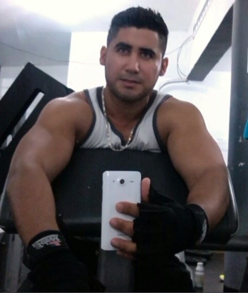 chilenosdebadoo:  Alexander, mijito rico vergon de 27 años.