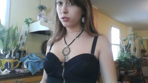cuntinfection:  im a wreck today but im going to pretend i look like a queen anyway. 