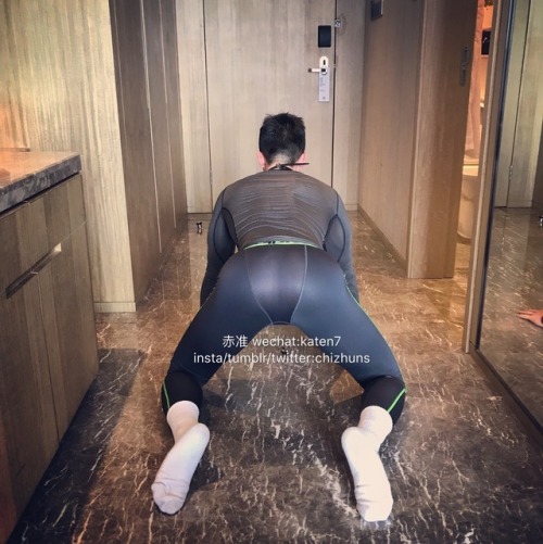 wuhanbearme: baijiamoyuan:  chizhuns: 一条肌肉狗的第一次 转发解锁更多 想被爷们大鸡爸爸玩儿  我也想玩肌肉  淫荡性感的骚逼嗨狗
