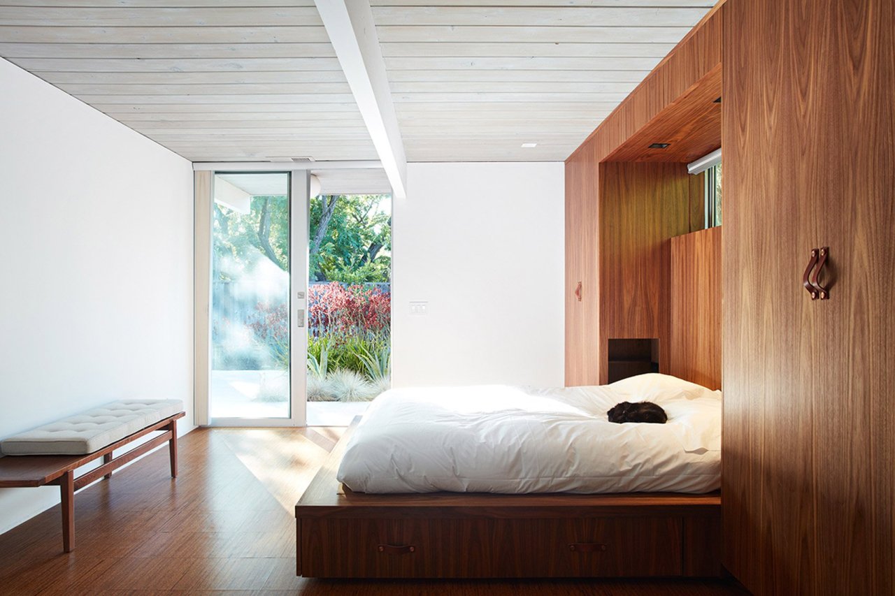 archatlas:    Mountain View Double Gable Eichler Remodel  San Francisco-based Klopf