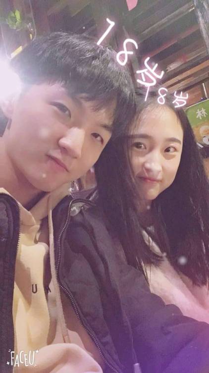 tiantangjingpin111: tiantangjingpin111: 18岁的妹子好骚！@逼逼都干肿了–  汤不热要凉了！转战推特！各位粉丝  请速度关注！ 博主 推特