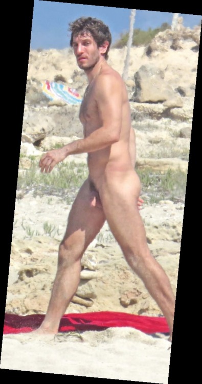 famousmaleexposed: Quim Gutierrez  caught naked at beach! Follow me for more Naked Male Celebs! http://famousmaleexposed.tumblr.com/ 