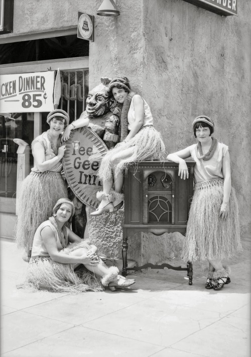 yesterdaysprint:  Fee Gee Inn, Los Angeles, 1929