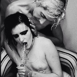 kittencrimson:    Siouxsie And The Banshees    ♥     In fact its The Creatures