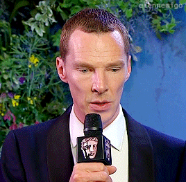 cumberbatched-galaxy:elennemigo:Benedict Cumberbatch Reacts Backstage About His BAFTA Win. I love hi